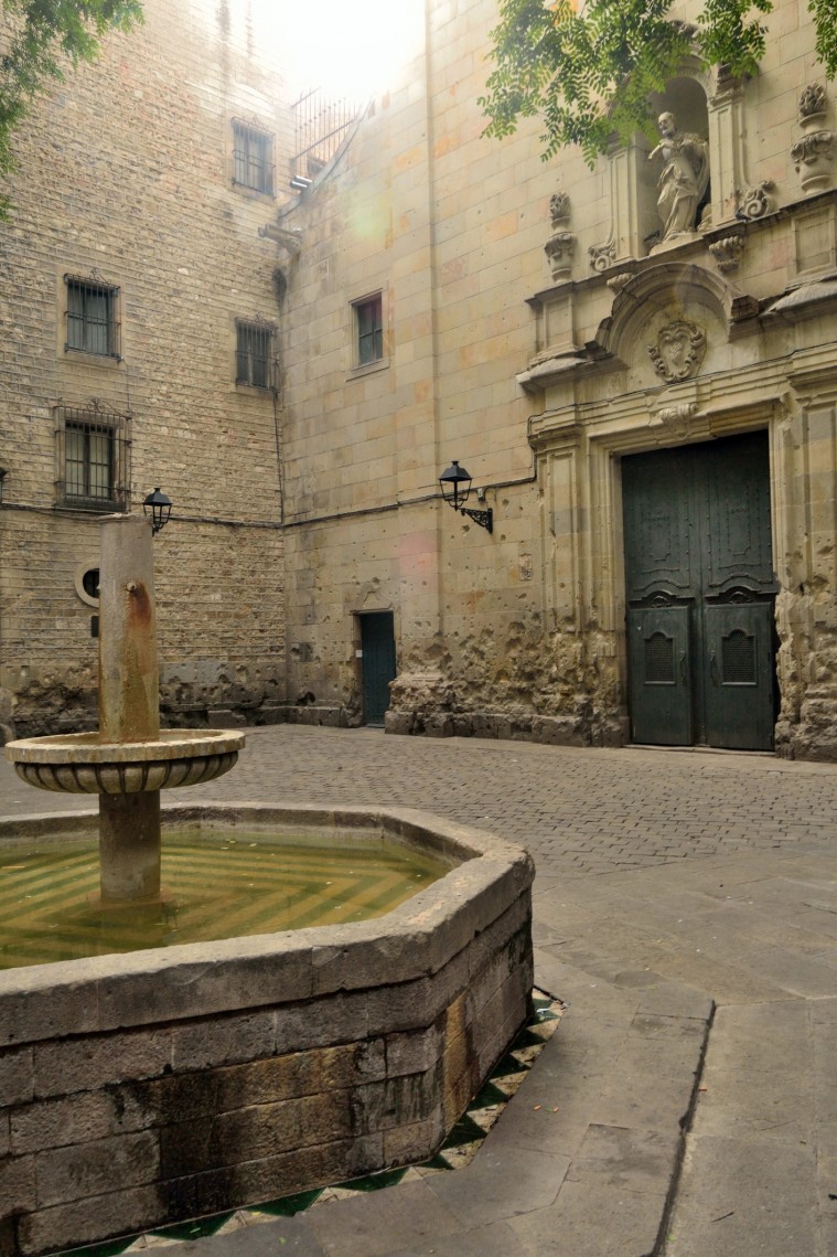 Qué ver en la Plaza de Sant Felip Neri