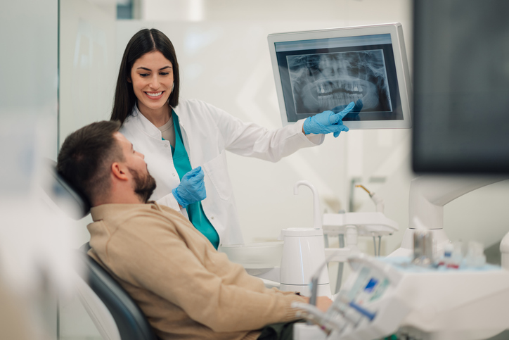 La importancia de acudir a una especialista dental para cuidar la salud general